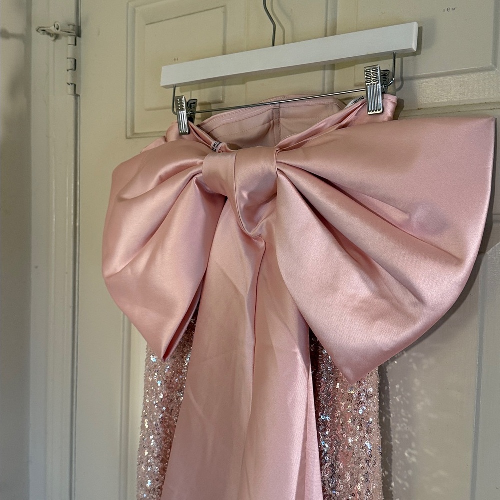 MAC DUGGAL
Pink Strapless Embellished Gown With Back Bow Detail - Picture 10 of 17